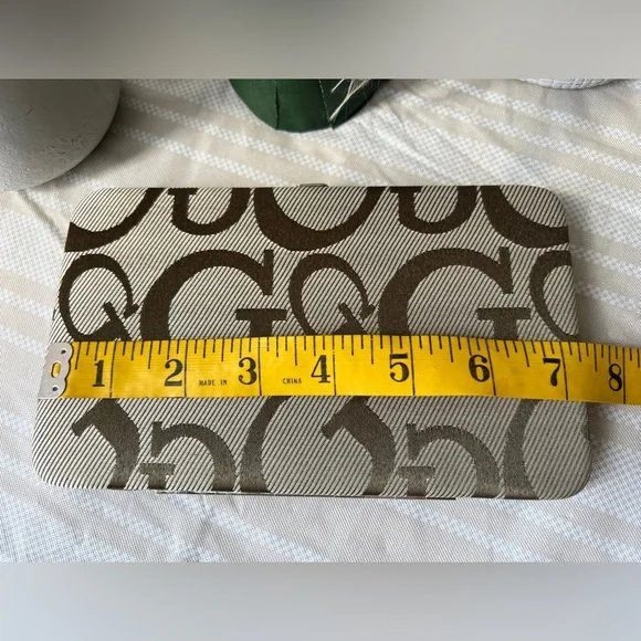 🌸4/$25 Gold/Tan “G” snap wallet/clutch - Picture 5 of 10